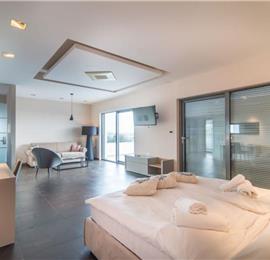 3 Bedroom Villa with Pool and Sea View in Vodnjan, Sleeps 6-7